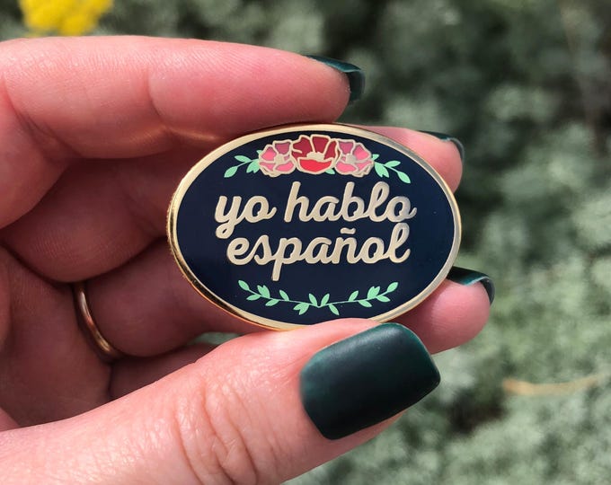 Enamel Pin: "Yo hablo español" ("I speak Spanish") ~ Gold, Rose Gold, or Silver ~ Medical, Nurse, Teacher, Latina, Mexican, Bilingual, Gift