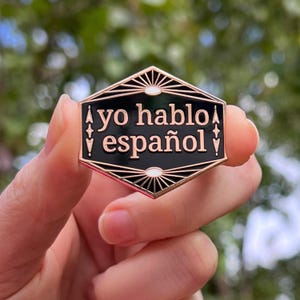 Enamel Pin: &quot;Yo hablo español&quot; ~ I speak Spanish ~ Black Geometric Design ~ Can Attach to Lanyard Gold, Rose Gold, Silver ~ Nurse, Teacher