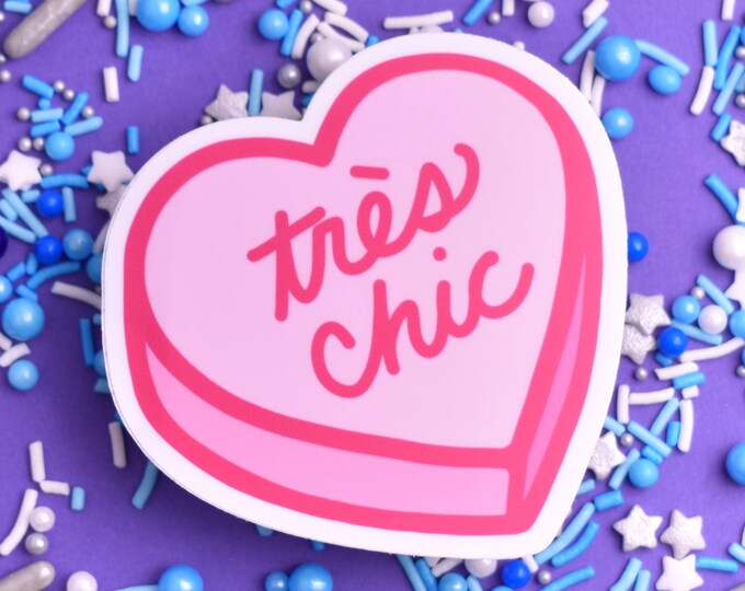 Sticker: "Très chic" ~ "Very chic" in French ~ Candy Heart in Bright Pink ~ Vinyl, Waterproof, Fadeproof