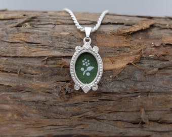 Silver pendant with dirndl fabric and silver chain, green Fb.Nr.090, traditional necklace