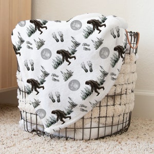 Bigfoot blanket, Sasquatch blanket, Bigfoot lover gift, Yeti blanket, Bigfoot baby blanket, Bigfoot bedding, Yeti gift, Big foot blanket BiF