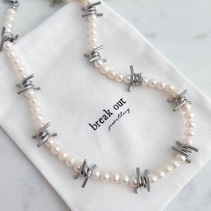 Ras de cou en fil de fer barbelé avec perles d'eau douce, collier en fil de fer barbelé, emo punk goth argenté, acier inoxydable