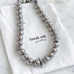 Tour de cou en fil de fer barbelé avec grosses perles, collier en fil de fer barbelé, emo punk goth argenté, acier inoxydable