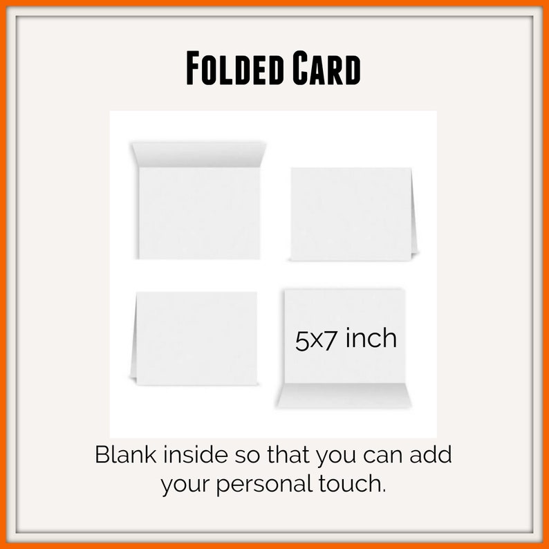 Pu&ograve; includere: Un set di quattro biglietti pieghevoli bianchi mostrati da diverse angolazioni. Il testo FOLDED CARD appare in alto e il testo 5x7 inch &egrave; stampato su un biglietto. I biglietti sono vuoti all'interno, offrendo spazio per messaggi personali.