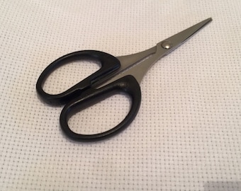 Embroidery scissors