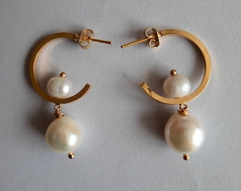 Gouden lus & Parel Oorbel /Handgemaakte Oorbellen/Zoetwater Parel Oorbellen/ Trendy/ 24k Verguld