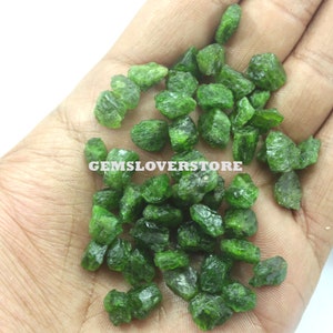 25 Rohe Grüner Turmalin-Kristalle: Natürliche, unbehandelte Edelsteine (8-10 MM)