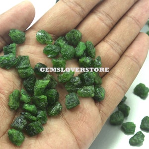 25 Grüner Turmalin Rohsteine: Natürliche Heilsteine (10-12 MM)