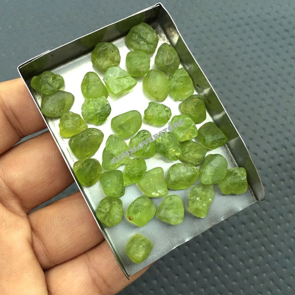 25 Stück natürliche raue 8-10MM Roh Peridot Kristalle, natürliche Grün Peridot Edelstein, Feengärten, Basteln, Schmuck, Peridot Rocks