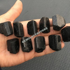 5 Pieces Natural Black Crystal Size 20x25-25x30 MM,Protection Mineral Raw,Natural Black Tourmaline Gemstone,Untreated Black Tourmaline Raw