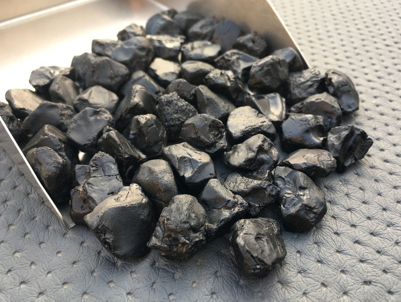 Natural Black Spinel Stone Raw,Protective Stone Making Raw Jewelry Genuine Black Rough 10 Pieces Natural Raw Size 14-18 MM Spinel Gemstone