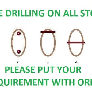 K&ouml;nnte beinhalten: Diagramm mit f&uuml;nf verschiedenen Bohroptionen f&uuml;r Stein. Die Optionen umfassen zwei L&ouml;cher, eine horizontale Linie, eine horizontale Linie mit zwei L&ouml;chern und eine vertikale Linie. Der Text "FREE DRILLING ON ALL STONE" und "PLEASE PUT YOUR REQUIREMENT WITH ORDER" wird unter dem Diagramm angezeigt.