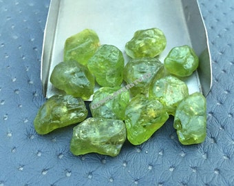 5 piezas de piedra preciosa áspera 13-14 MM, piedra preciosa de peridoto cruda, piedra potente peridoto delicado áspero, peridoto natural crudo agosto piedra de nacimiento cristal crudo