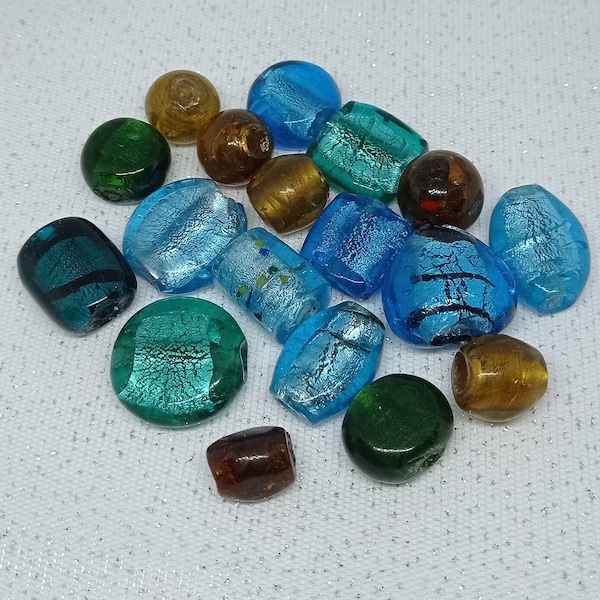 Lot de 18 perles en verre artisanale lampwork vert bleu et marron environ 14 à 25 mm