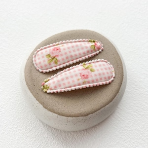 Set mit 2 (geblümten) Stoff-Snapclips, Haarclips für Kleinkinder, Haarclip für Mädchen, Haarclips für Kinder, Fransenclips, Babybögen, Haarclips für Kleinkinder, sanfte Haarclips