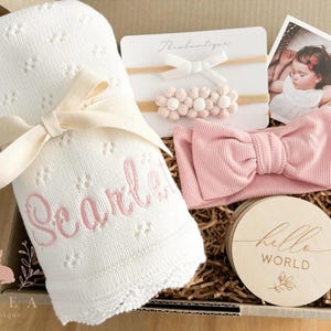 Willkommen in der Welt Geschenkbox, Benutzerdefinierte Namen Geschenk, Baby Girl Geschenk, neue Baby Geschenkbox, Babypartygeschenk, Baby Geschenkkorb, Neugeborene Geschenkbox