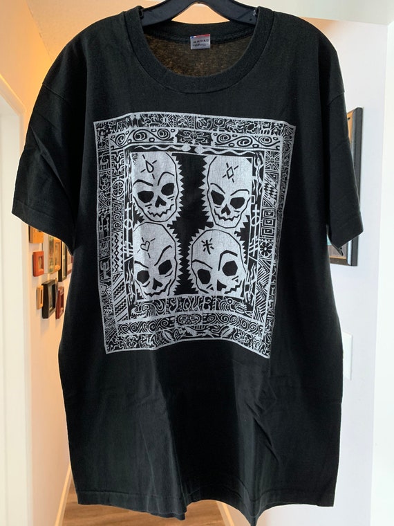 Vato Skulls Motif Chicano Art T-Shirt