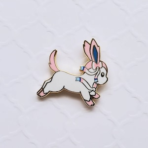 Mini Sylveon pin