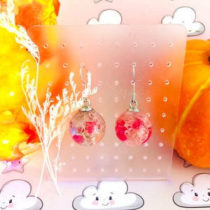 Earrings made of epoxy resin and dried flowers. Natural. Goblincore