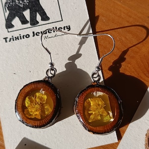 Buttercup flowers, Wooden Daisy Resin earrings, Wooden Art, Epoxy Plants, Ranunculus