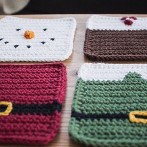 GEHAAKT PATROON | Kerstonderzetters (set van 4 ontwerpen) kerstmanjas, kerstpudding, sneeuwpop, elfenjasje