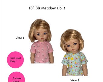 Könnte beinhalten: Ein Schnittmuster für ein Basic-T-Shirt für 45 cm BB Meadow Puppen. Das Bild zeigt zwei Puppen, die verschiedene T-Shirts tragen, mit dem Text "View 1" und "View 2". Das Muster enthält zwei Ärmelstile und ist einfach zu nähen.