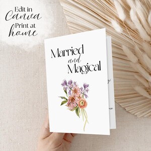 結婚お祝いカード | DIY 編集可能な Canva カード | 「結婚と魔法」水彩花束折り畳み 5x7 カード | 自宅で印刷可能