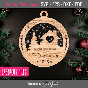 Unser erstes Weihnachten in unserem neuen Zuhause 2025 Ornament SVG, Weihnachtsverzierung SVG, Glowforge Laser Cut-Datei SVG, Holz und Acryl Laser Cut-Datei
