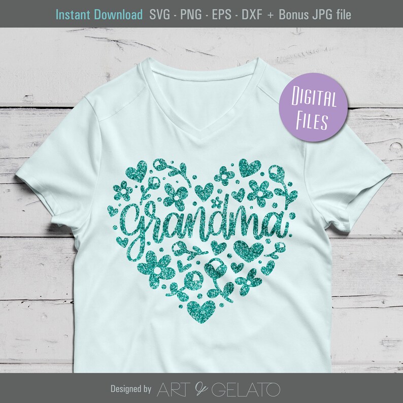Pode incluir: Um design de cora&ccedil;&atilde;o de glitter azul turquesa com a palavra "Grandma" dentro. O design est&aacute; em uma camiseta branca.