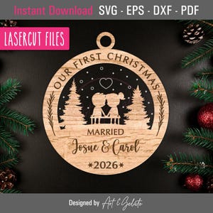 Adorno SVG para nuestra primera Navidad de casados 2026, adorno navideño SVG, archivo cortado con láser Glowforge SVG, archivo cortado con láser para madera y acrílico imagen 1
