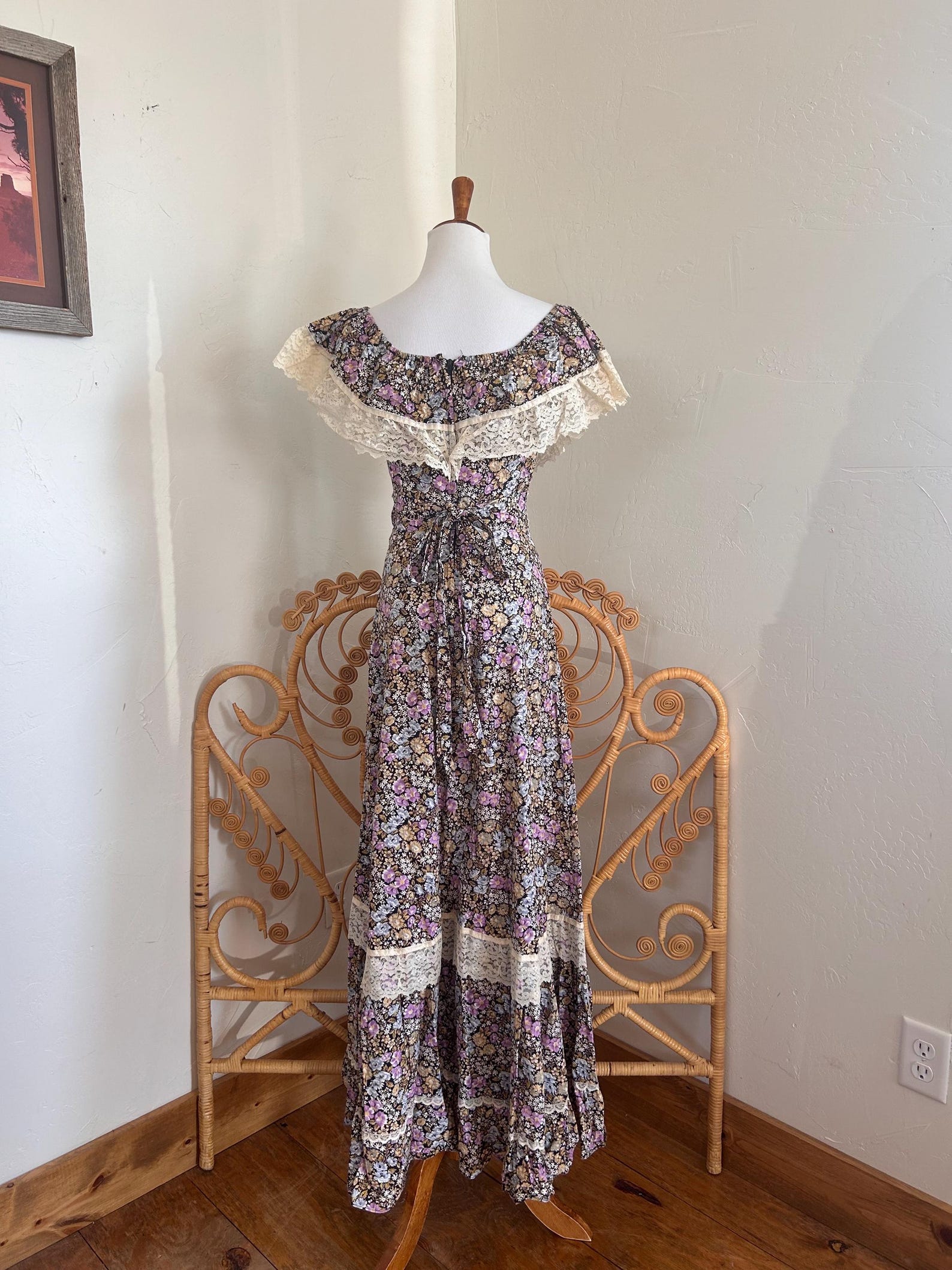 Adorable 1970s cotton prairie dress