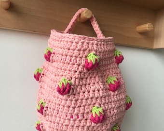 knitted strawberry, strawberry basket, strawberry decor, wall basket, hanging basket strawberry ,knitted basket with strawberry pattern