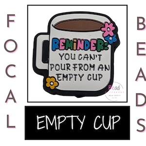 Puede incluir: Una taza de café de cerámica blanca con un asa negra y un líquido marrón en su interior. La taza tiene un recordatorio colorido escrito en ella: "REMINDER: YOU CAN'T POUR FROM AN EMPTY CUP". La taza está decorada con flores de colores.