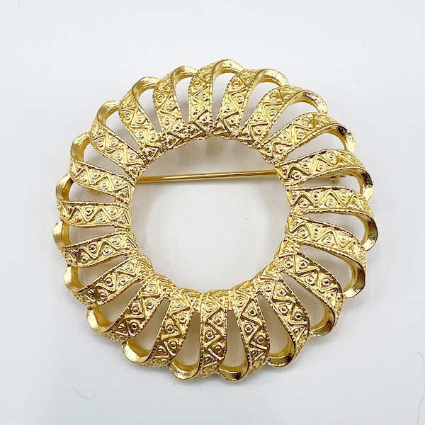 Beautiful Gold Tone Circle Pin Brooch Marked LR, Vintage Sunflower