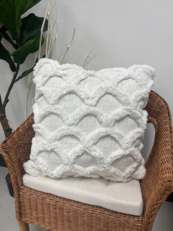 Scallop Tufted Chenille Throw Pillow