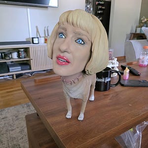 Mars attacks life size Sarah Jessica Parker head swapped chihuahua prop figurine statue movie display movie prop horror movie memorabilia