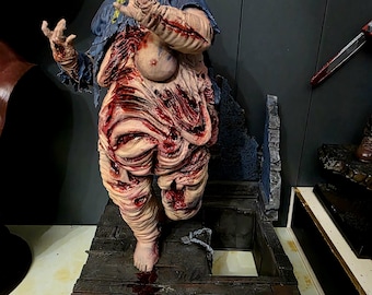 Henrietta Evil Dead 2 figurine diorama display horror movie memorabilia collectable