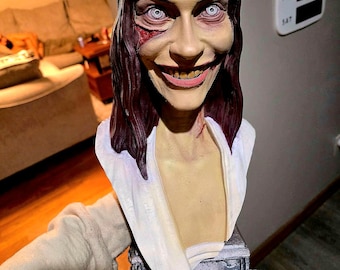 Ellie Evil Dead Rises head bust sculpture display horror movie memorabilia figurine movie prop display
