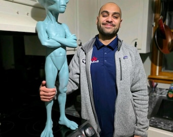 Lifesize Alien sci-fi weird horror figurine display statue halloween prop