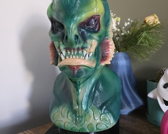 Creature of the black lagoon head bust universal monsters horror movie memorabilia figurine statue movie prop display