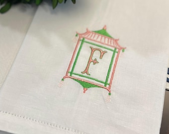 Toalla de lino con monograma para invitados: diseño chinoiserie rosa y verde