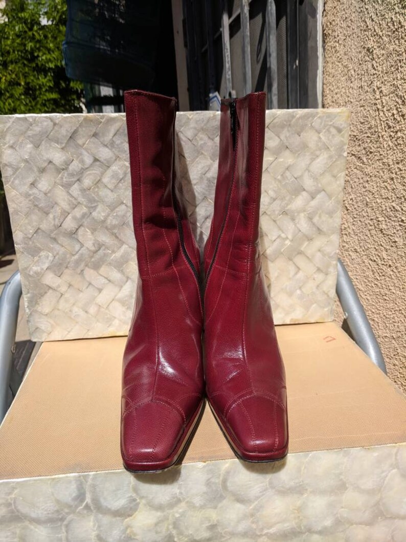 guess burgundy shoes