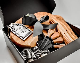 Personalized Olive Wood Board Gift Box - Salad Tongs, Cheese Utensils & Custom Tag| Housewarming, Wedding, Christmas Gift, Real Estate