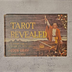 Vintage 1960 Tarot Revealed - Um guia moderno para ler as cartas de tarô Capa dura por Eden Gray Inspiration House Frete grátis para os EUA
