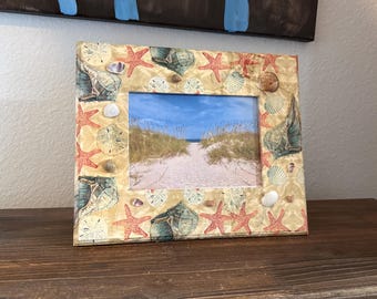 Marco de playa con decoupage de conchas marinas: diseño de estrellas de mar y conchas, 5x7 hecho a mano