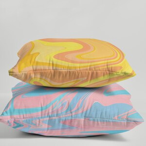 Trippy Stripe Linen Look Canvas Cushion / Premium Pillow / 70s Psychedelic Print / Trippy Stripe Print / Taie doreiller texturée / 2YK / Swirly image 3