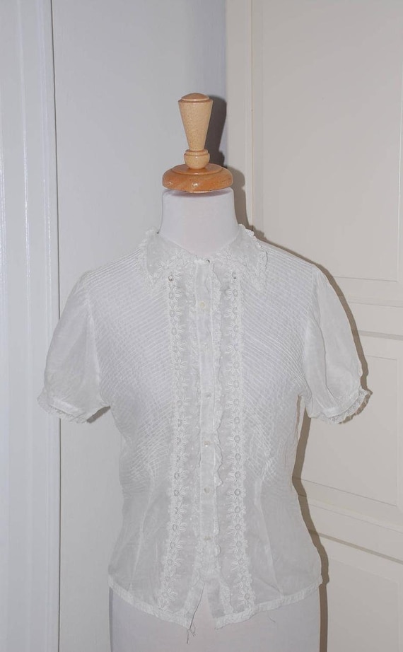 40s 50s Daisy Blouse, White, Embroidered, Applique
