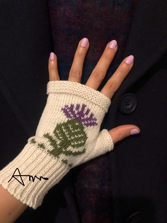 Mittens / wrist warmer with Scottish Thistle kniited motif