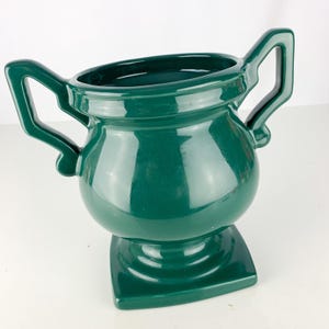 Vintage Royal Haeger Double Handle Art Deco Pottery Green Vase Urn Sassy Creamic, 80s Art Deco revival, mid century planter