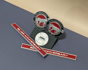 Komplet emblematów na srebrną rocznicę Forda Bronco – druk 3D – Projekt Howe